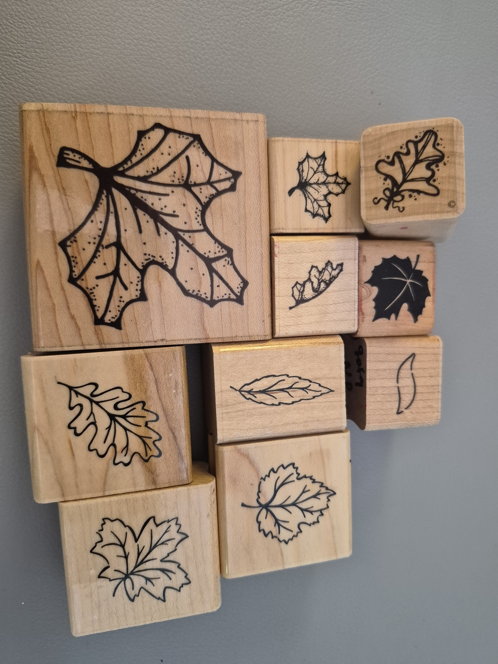 Source Unknown Wooden Leaf Stamp Set - Natural Wood, Black